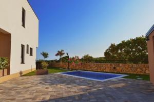 Family friendly house with a swimming pool Kornic - Krk - 25070