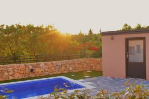 Family friendly house with a swimming pool Kornic - Krk - 25070