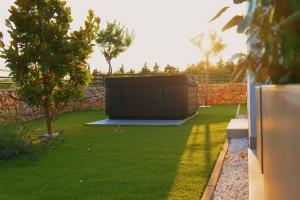 Family friendly house with a swimming pool Kornic - Krk - 25070