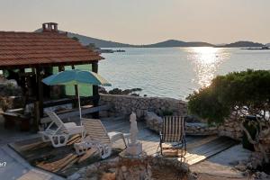 Secluded fishermans cottage Cove Zizanj, Pasman - 25241