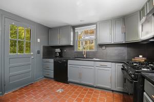 Designer 2 Bedroom Apt near Emory