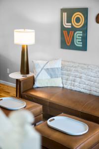 Midcentury Getaway: Walk to Everything!