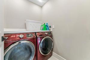 Tropical Luxury Paradise - Fully Renovated in WPB