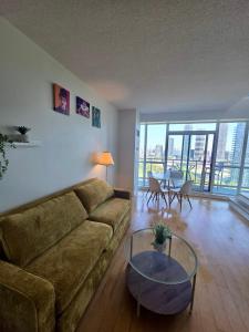 Lakeshore Loft with waterviews 10 mins to BMO field