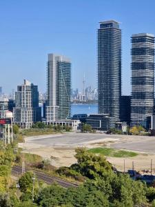 Lakeshore Loft with waterviews 10 mins to BMO field