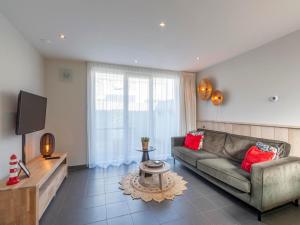 Duinroosweg 83 near Callantsoog village square