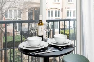 Perfect Home for Couple Close to Lake