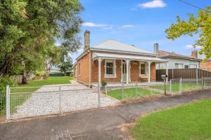 Elegant Edward Heritage Charm near CBD