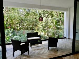 NEW! Oasis Yaaxlum 2BR, pool, jacuzzi & gym