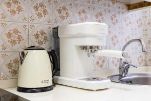 Music-Inspired Stay near Mezquita Jewish Quarter