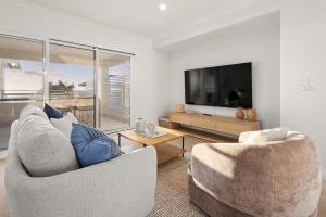 Luxury Coastal Escape-Ocean Views Walk to Beach
