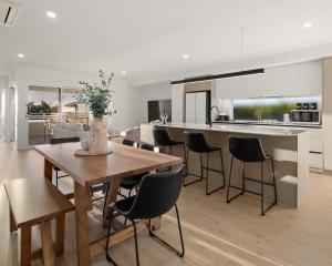 Luxury Coastal Escape-Ocean Views Walk to Beach