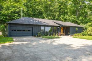 Bayside Bungalow: West Bay Views Minutes to TC