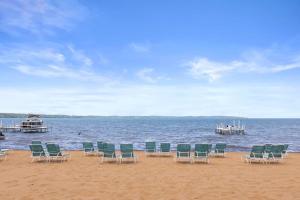 Shoreline Suite 15 . Shoreline Suite 15