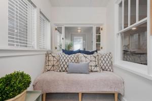 Shoreline Suite 15 . Shoreline Suite 15