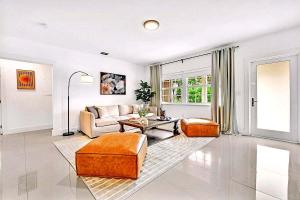 Bright 4BR North Miami Villa Close to Beaches and Huge Backyard