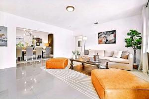 Bright 4BR North Miami Villa Close to Beaches and Huge Backyard