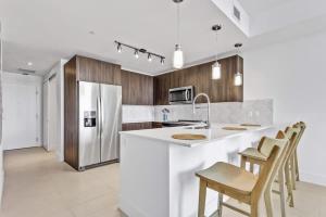 Modern 1BR Downtown Miami with Pool & Resort Amenities