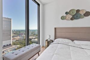 Modern 1BR Downtown Miami with Pool & Resort Amenities