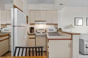 Lighthouse Condo 10-Renovated Bathroom in 2025!