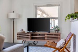 Waters Edge Condo 9 - Renovated Bathroom in 2025!