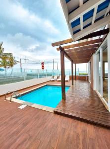 Casa Blue - Oceanfront in Itaguacu