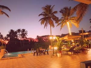 Beach Bliss Apartment Hotel - 7 Minutes walk to Beach