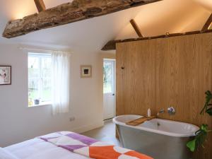 Sparrow Green Farm Cottage - Uk50110