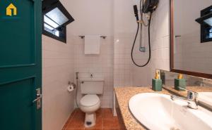 lynhapartment District 3 soakaway heritage bathtub