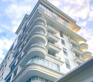 Art Deco Lux Apart with Mountain View