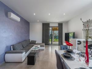 Pleasant holiday home in Novigrad with private pool