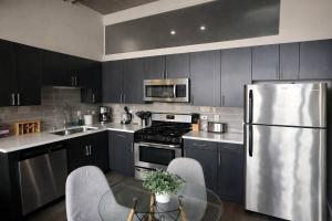 Spacious South Loop 2BR Apartment Near McCormick Place, Soldier Field & Downtown Chicago