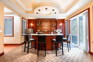 Bright Peaceful 2BR Retreat Near UBC Downtown