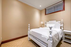 Bright Peaceful 2BR Retreat Near UBC Downtown