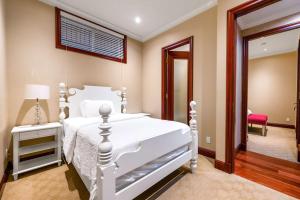 Bright Peaceful 2BR Retreat Near UBC Downtown