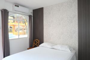 ECUADOR Hotel Pedernales MrRobert
