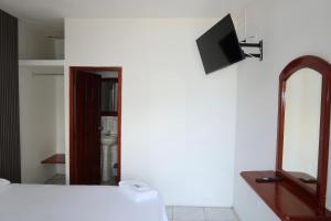 ECUADOR Hotel Pedernales MrRobert