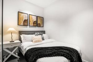 Luxury Designer 2BR Urban Apt w Pool & Gym & Parking