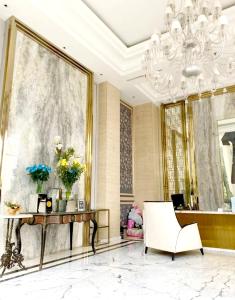 Art Deco Lux Apart with Mountain View