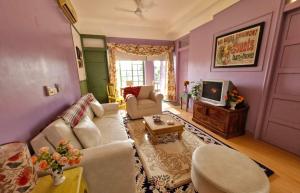 Monicas Golf Studio - FRIENDS TV Series themed apartment