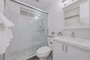Central Van 1bedroom Suite