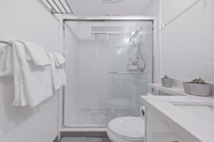 Central Van 1bedroom Suite