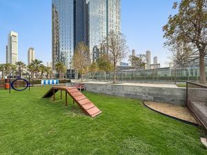 FIRST CLASS 1BR Direct Gate Avenue Access