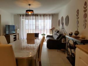 Appart 2 chambres - 50 m de la mer - parking