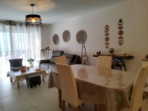 Appart 2 chambres - 50 m de la mer - parking