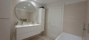 Maison au calme avec grande piscine