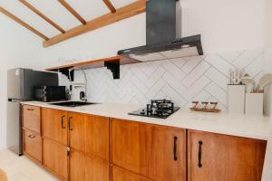 Hazelnut 5 - 2BR Cozy Wood Style Modern Escape GWK