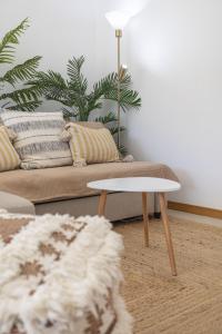 Modern 1BR Apartment in Central Albufeira with Balcony & Parking, by Hopstays