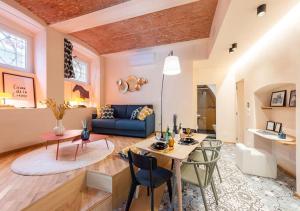 Charming apartment in historic villa front sea with free parking, near Portofino