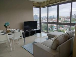 Large High Floor, Best Pool Great Location